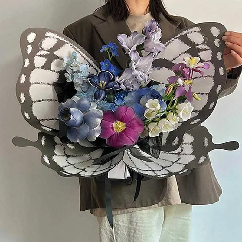 🌸Herbstschlussverkauf🌸Zeitlich begrenzt 45%RABATT💕Verzaubertes Blumenstrauß-Schmetterlings-Geschenkpapier
