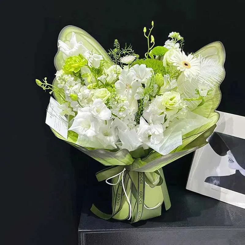 🌸Herbstschlussverkauf🌸Zeitlich begrenzt 45%RABATT💕Verzaubertes Blumenstrauß-Schmetterlings-Geschenkpapier