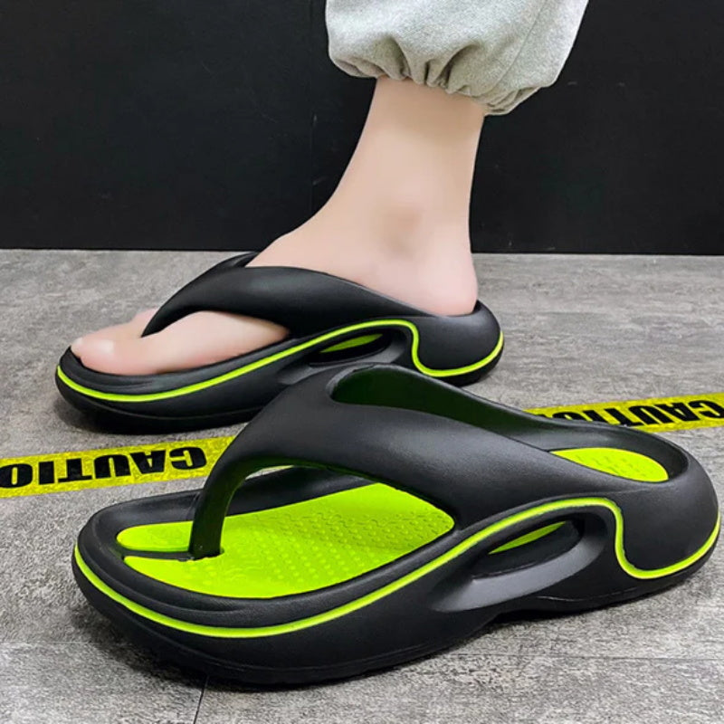 Bequeme Sommer-Flip-Flops mit dicken Sohlen