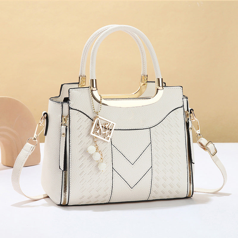 đ NUR FĂR KURZE ZEIT: 50 % RABATT! ⨠Damen-Handtasche mit V-Naht â goldene Beschläge, mehrere Fächer, Tragegriff đ¸