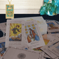 Witchy Cauldron Roségold-Tarotkarten mit Begleitbuch Wasserdichtes, knitterfreies Folien-Tarotkartenspiel für Anfänger Enthält Chakren, Planeten, Sternzeichen, Elemente und Affirmationen