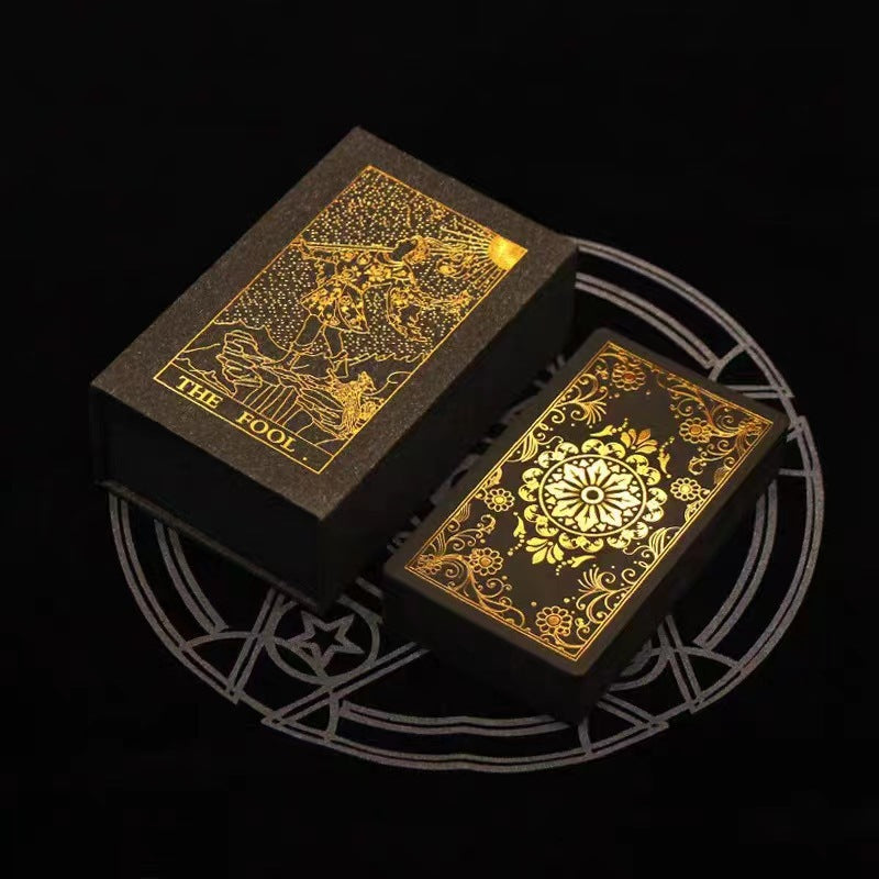 Witchy Cauldron Roségold-Tarotkarten mit Begleitbuch Wasserdichtes, knitterfreies Folien-Tarotkartenspiel für Anfänger Enthält Chakren, Planeten, Sternzeichen, Elemente und Affirmationen