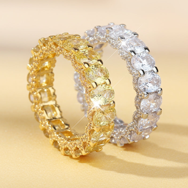 Modischer Mémoire-Ring mit glitzernden Zirkonia-Steinen