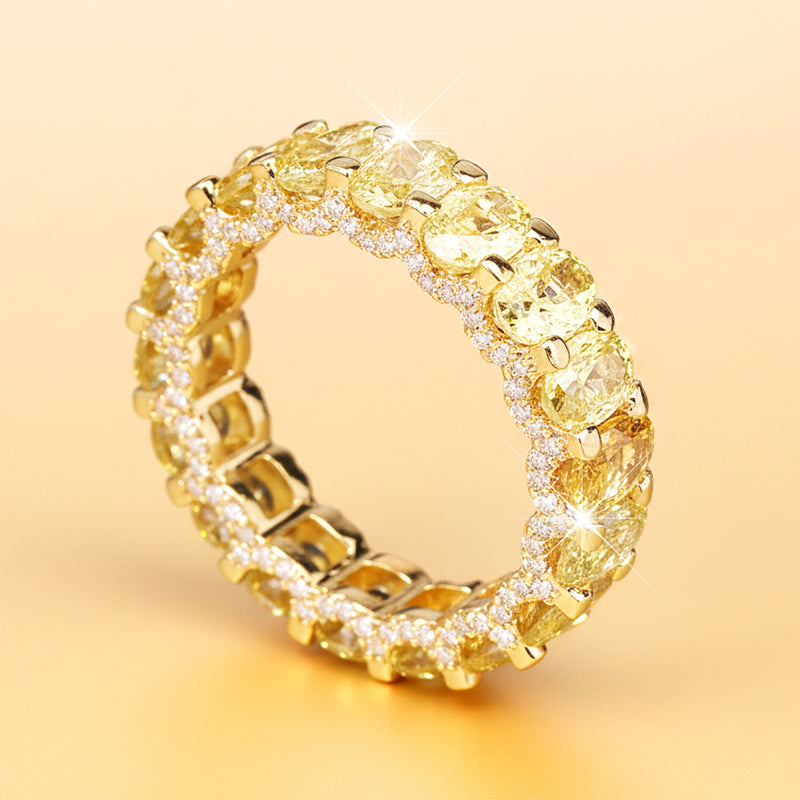 Modischer Mémoire-Ring mit glitzernden Zirkonia-Steinen