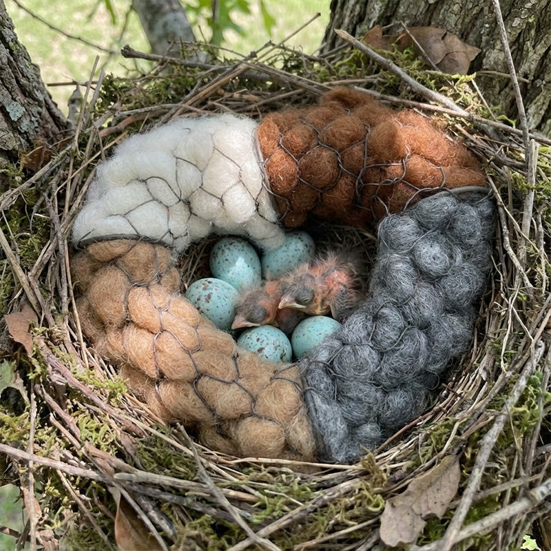 Herzförmiges Vogelhaus-Ornament zum Aufhängen