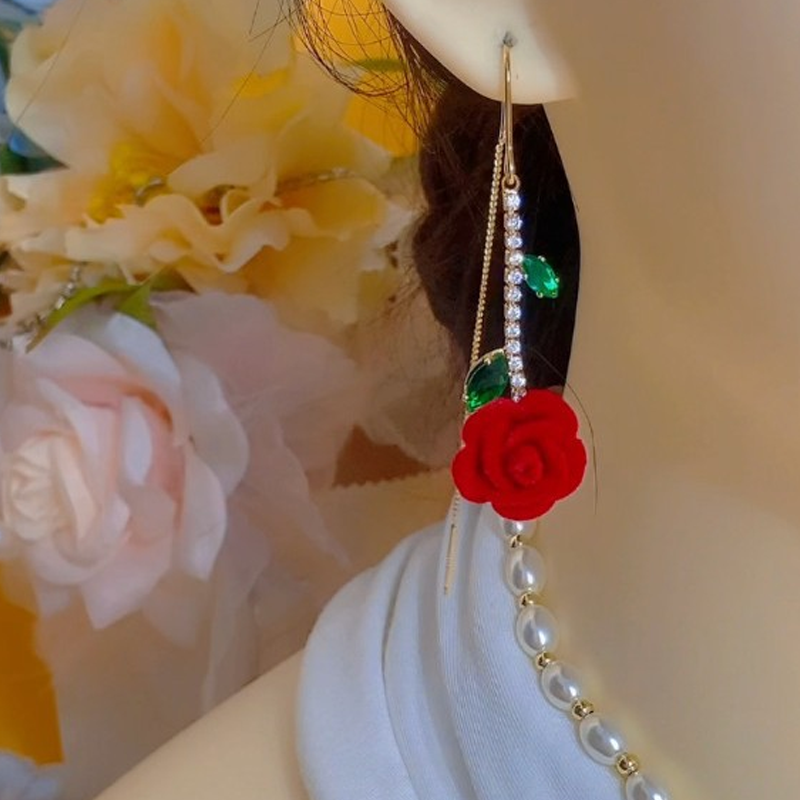 🌹 JETZT 50 % RABATT! 💎 Rote Rosen-Ohrstecker mit Kristallstiel – zartes Design, leicht und perfekt für romantische Anlässe oder den eleganten Alltag ✨