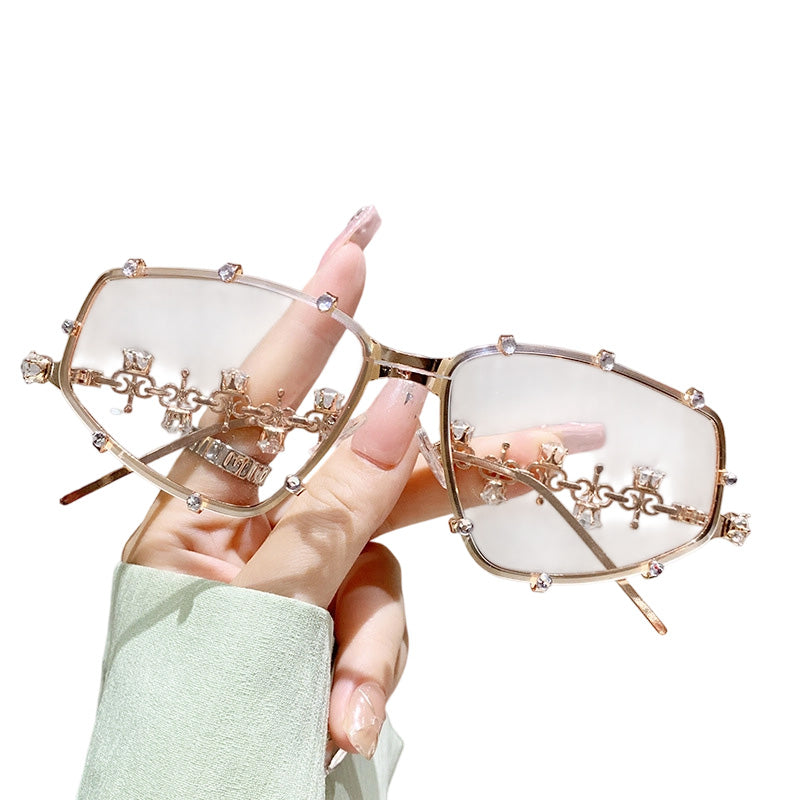 Schicke Damen-Sonnenbrille mit Strasssteinen